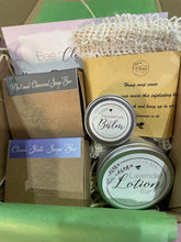 Load image into Gallery viewer, In the shower Bee Clean Gift Box
