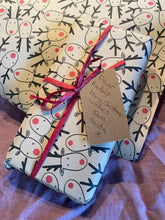 Load image into Gallery viewer, Gift wrapping and handwritten card service
