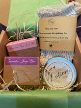 Load image into Gallery viewer, In the shower Bee Clean Gift Box
